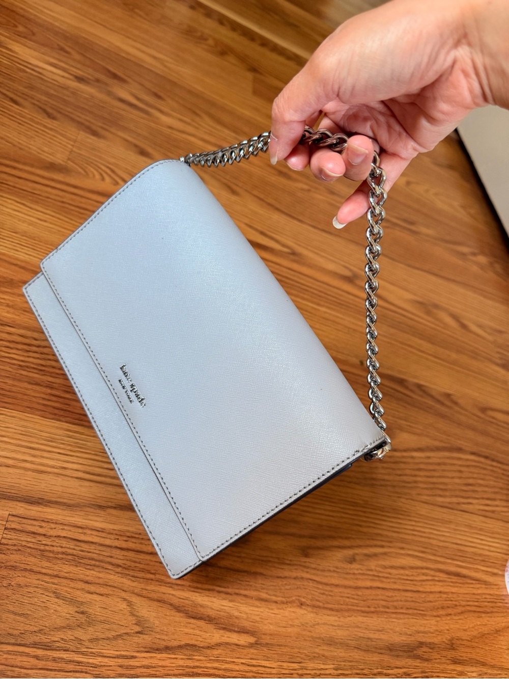 Kate Spade Cameron convertible crossbody features a metallic chain strap LikeNew